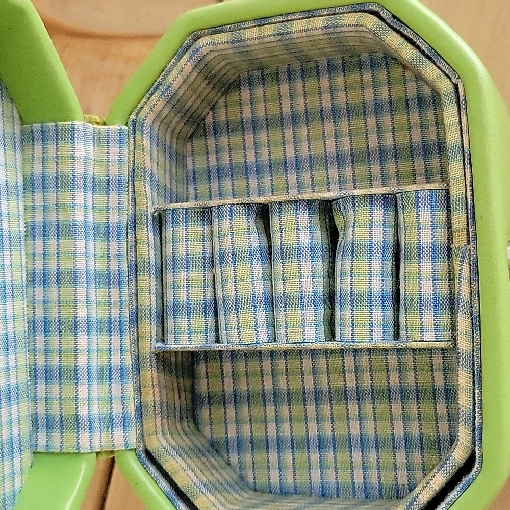 Green "R" Jewelry Box - Picture 5 of 6